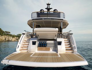 Sunseeker 88 Yacht Mk2, Deck Area