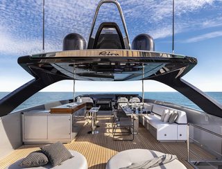 Riva 90&#039; Argo, Fly Deck/Sportdeck