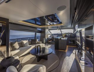 Pearl 72, Interior