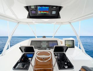 Viking 80SB, Helm Station