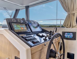 Swift Trawler 48, Helm Station