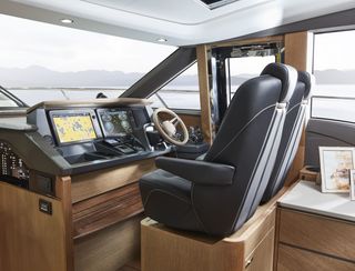 Princess V65 Gen 3, Helm Station