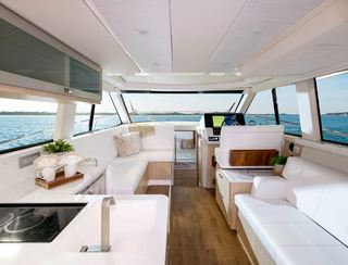 Regal 38 Fly, Interior