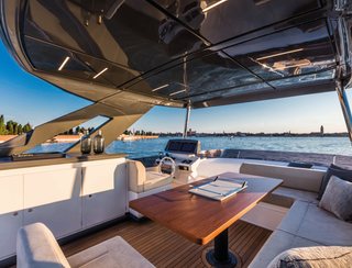 Ferretti 670, Fly Deck/Sportdeck