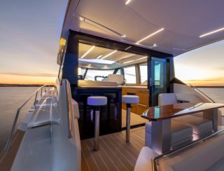 Tiara Yachts EX54 , Deck Area