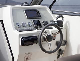 Rodman Spirit 31 Open Gen 1, Helm Station