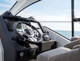 Azimut Atlantis 51, Helm Station