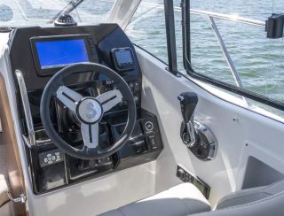 Beneteau Yachts Antares 7 Fishing , Helm Station