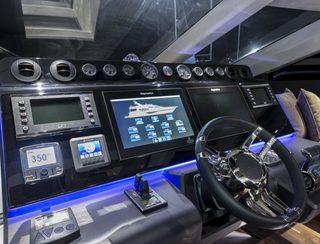 Galeon 780 Crystal, Helm Station