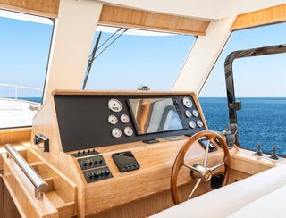 Sasga Yachts Menorquin 55 HT, Helm Station