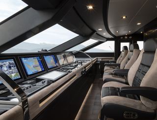 Mangusta Oceano 46, Helm Station