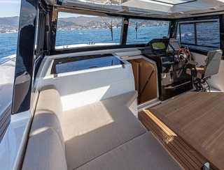 Sundeck 430 Cruiser, Helm Station