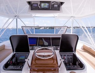 Viking 62C, Helm Station