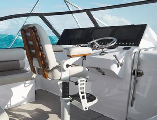 Hatteras Cabo 41, Helm Station