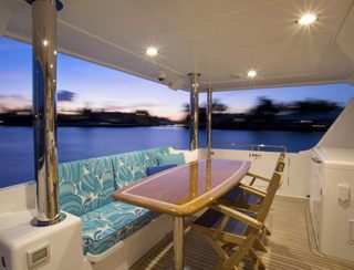 Outer Reef 650 Motoryacht Mk2, Deck Area