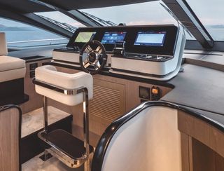 Azimut Grande 27M, Helm Station