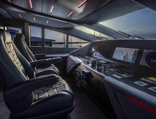 Mangusta GranSport 45, Helm Station