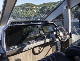 Galeon 650 Skydeck, Helm Station