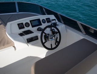 Gulf Craft Majesty 62, Helm Station