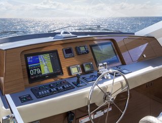 Hatteras M75 Panacera, Helm Station