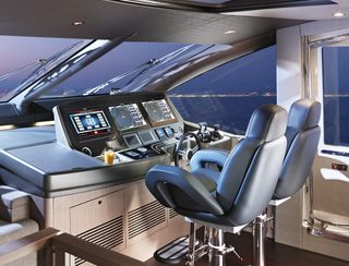 Sunseeker 76 Yacht, Helm Station