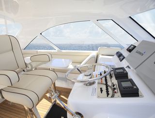 Hatteras GT45X Cruiser, Helm Station