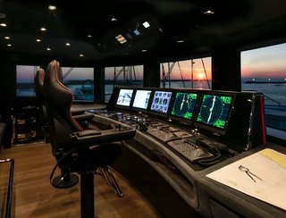 Mangusta Oceano 43, Helm Station