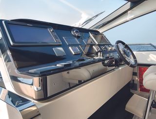 Azimut 80 Mk2, Helm Station