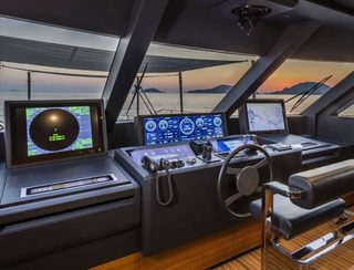 Custom Line Navetta 33 Mk2, Helm Station