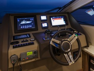 Numarine 70 Flybridge, Helm Station