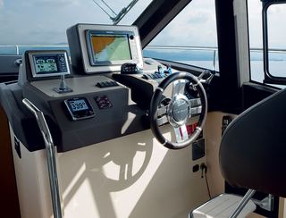 Azimut Magellano 43 HT, Helm Station