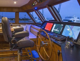 Outer Reef 820 Cockpit Motoryacht, Helm Station