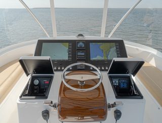 Viking 46BF, Helm Station