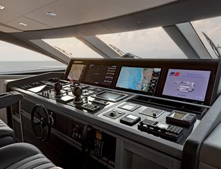 Mangusta 110, Helm Station