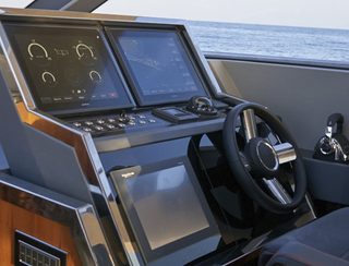 Astondoa 655 Coupe, Helm Station