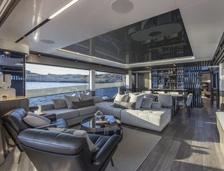 Pearl 82, Interior