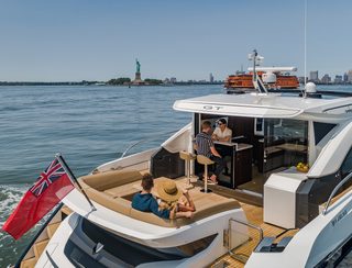 Fairline Targa 65 GT, Deck Area