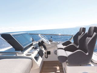 Azimut S7 Gen 1, Helm Station