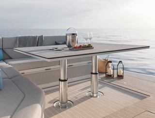 Azimut Verve 48, Deck Area