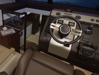 Fairline Squadron 48 Gen 2, Helm Station