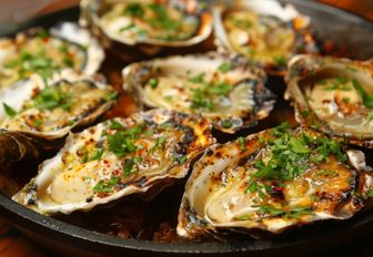 oysters and fine dining at boat show