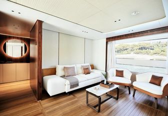 Small sitting area on Benetti Oasis 40M