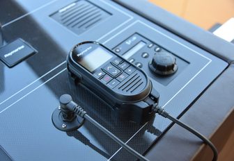 stylish handheld vhf radio raymarine