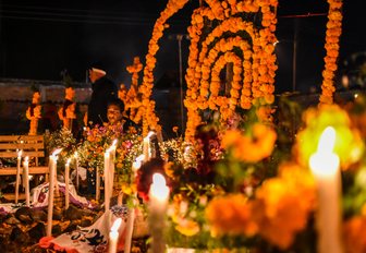 Dia de los muertos table setting