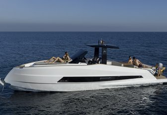 Astondoa 377 Coupe on anchor