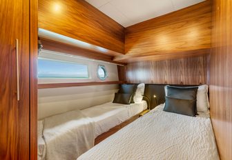 Sundeck 580 Guest Cabin