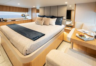 Riviera-58-Sports-Motor-Yacht-Master-Stateroom