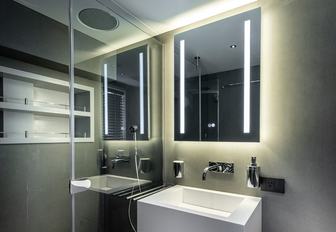 VisionF 82 bathroom