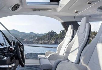 helm triple seats Azimut Verve