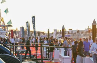 visitors at Dubai International Boat Show